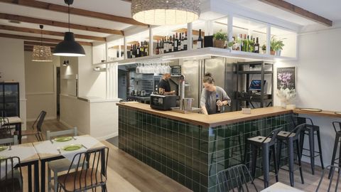 Én la imagen, el interior del local, que ha sido reformado con la ayuda del estudio de arquitectura VLD y la decoradora Rocío Burguete