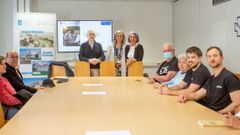 Jos� Manuel Fontenla, Rosa Conde y Margarita R. Pino, este lunes en el Provincial, con cuidadores y profesionales que participan en el programa 