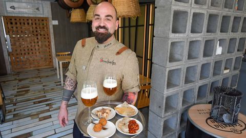 La arrocería Os Cachivaches ofrece una amplia variedad de platillos para acompañar la consumición.