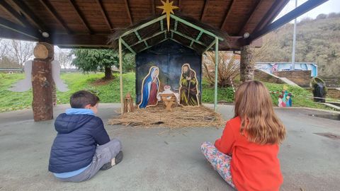 Todos los rincones de As Nogais estn decorados con adornos hechos manualmente por ellas con ayuda de parejas y de amigos