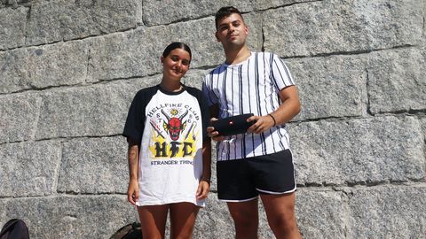 Carla Sobrado y Cristian Velo en la playa del Orzn.