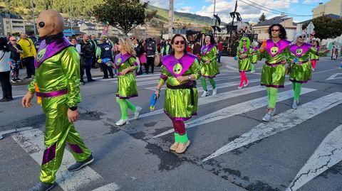 En el desfile de entroido de A Ra de Valdeorras no faltaron ni los aliengenas.