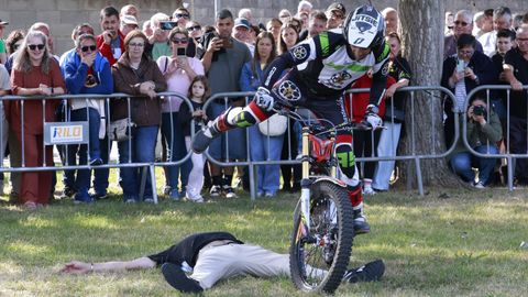 Exhibici�n de trail en la concentraci�n motera de Os Fojeteiros