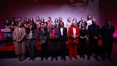 Los premios Son Muller, impulsados por la Asociaci�n de Mulleres Empresarias da Provincia, reconocieron, un a�o m�s, el talento empresarial femenino. El primer premio recay� en Noelia Solar, por su proyecto Esencia Viva, mientras que el segundo fue para Roc�o And�n, por M�isqueteatro. El acto de entrega tuvo lugar en el MIHL.