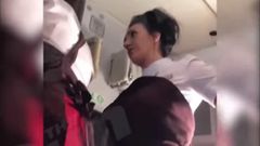 Cazados manteniendo sexo en pleno vuelo