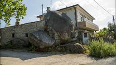 Varias casas de la localidad de Pedras, donde se descubri� en el 2008 el �nico yacimiento paleol�tico que se conoce hasta ahora en O Savi�ao, est�n construidas sobre bloques de granito