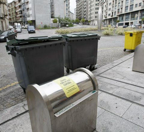 Los contenedores llevan ocho meses precintados.