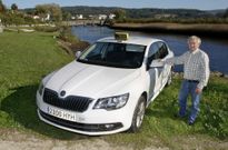 Julio Souto, ayer en Ponteceso, comenz� a viajar a Suiza a principios de este mes. 
