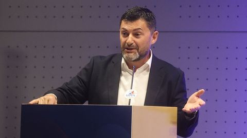 Abad reclama desde hace meses, sin respuesta, un plan director para el futuro de la ciudad, consensuado con agentes econ�micos y sociales