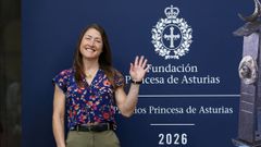 La astronauta estadounidense Christina Koch, una de las tripulantes de la misi�n Artemis II de la NASA que en abril hizo historia al orbitar la Luna, a su llegada este lunes a Oviedo, donde el viernes recoger� el Premio Princesa de Asturias de la Concordia