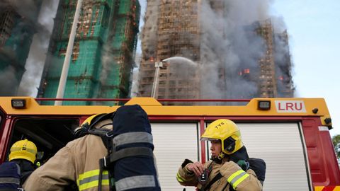Incendio en un bloque de edificios de Hong Kong