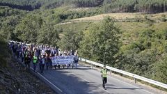 Vecinos de Castrelo do Val cortan la carretera OU-114 en protesta por el mal estado del vial