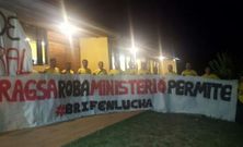 Los trabajadores iniciaron el encierro anoche a las diez. 