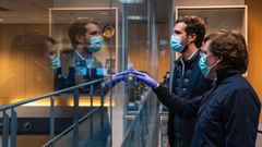 Pablo Casado visita con el alcalde de Madrid, Jos� Luis Mart�nez Almeida, el Centro de Pantallas de Control de Madrid