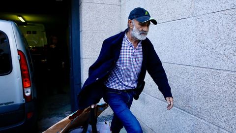 Melchor Charl�n, a su salida del juzgado