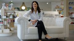 La farmacia de Laura est� en los �ltimos kil�metros de la N-VI, en Perillo (Oleiros).