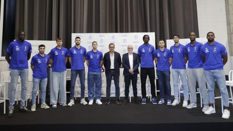 De izquierda a derecha, Diop, Cuevas, Jou, Brnovic, Jorgensen, Lito Pose, Pablo de Amallo, Thiam, Cremo, Jacobo, Macachi y Menc�a.