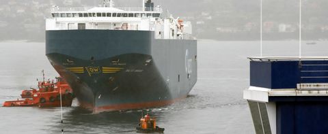 El mercante Baltic Breeze, que colision con el Mar de Marn, en el puerto de Vigo