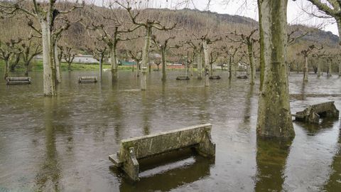 R�o Bubal crecido, a su paso por Vilaza (Monterrei)