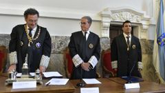 El fiscal general del Estado, el presidente del Tribunal Superior de Xustiza y el fiscal jefe provincial de A Corua, este viernes en la toma de posesin de este ltimo.