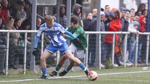 Dani Gonz�lez en una acci�n de la visita del D�por a O Pote.