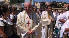 El padre Joseba Beobide, en una procesi�n del Carmen de Lamp�n en el 2013