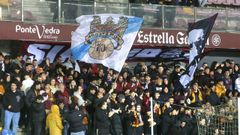 Unos 3.500 aficionados desafiaron el fro y acudieron a Pasarn a animar al Pontevedra