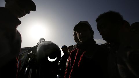 Observaci�n del eclipse parcial de sol del 20 de marzo del 2015 en la playa de O Vao, en Vigo