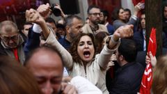 Los l�deres del PSOE, en la calle Ferraz