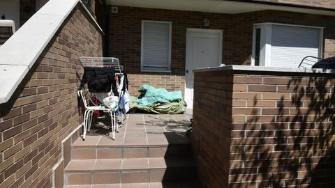 Aspecto de la entrada de la vivienda de Colmenar Viejo, Madrid, en la que resida la familia