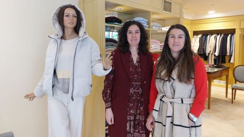 Sheila y Sara Lpez. en Kala, donde este jueves colgarn los carteles del Black Friday