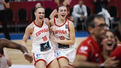 Ins Sotelo (10) celebra el bronce junto a Carla Osma