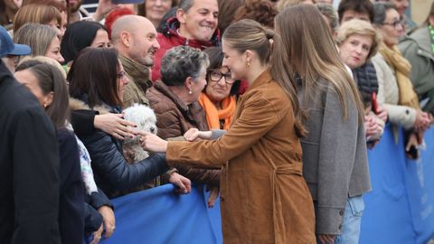 Los Reyes, la princesa Leonor y la Infanta Sof�a durante el acto de entrega del premio al ?Pueblo Ejemplar de Asturias 2025, a 25 de octubre de 2025, en Valdesoto, Sieto, Asturias (Espa�a). El Premio al Pueblo Ejemplar de Asturias 2025 ha sido concedido a la parroquia de Valdesoto, que pertenece al concejo asturiano de Siero