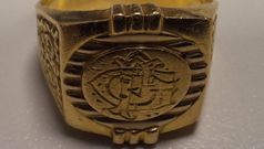 Uno de los dos anillos robados a un vecino de Ponteceso.