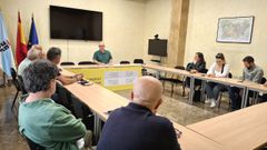 Reunión sobre el paso a nivel de Peliquín en la Subdelegación del Gobierno de Ourense.