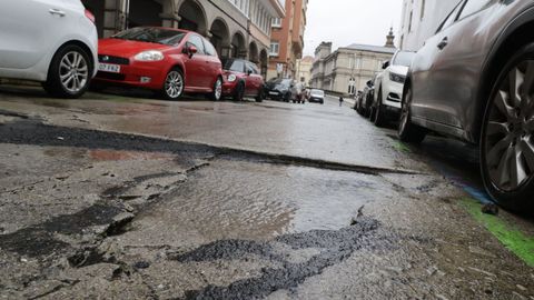 Firme en mal estado en la calle Juan XXIII
