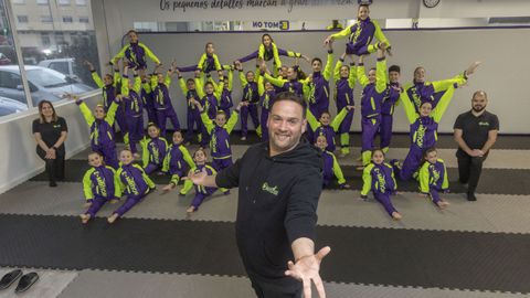 As� se entrena en la escuela E-motion de Bertamir�ns, el �nico centro de FitKid, de baile acrob�tico, de Galicia