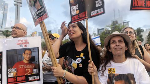 Familiares de los rehenes, durante una manifestaci�n en Tel Aviv