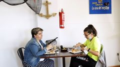 Negocio de Ribeira, donde la hosteleria ya puede servir en el interior