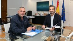 El alcalde de Cerdido y el conselleiro de Presidencia, en la reuni�n del viernes en Santiago