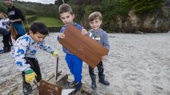 Jornada de limpieza escolar en las playas de Cai�n: �las im�genes!