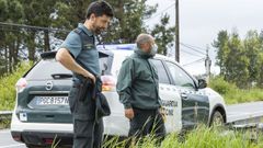 Entra de madrugada en un pub de A Laracha con un cuchillo, sangre en la cara y sin camiseta