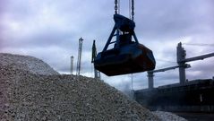 Carga de cuarzo en el Puerto de A Coru�a