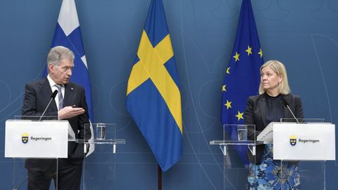 La primera ministra sueca, Magdalena Andersson, en rueda de prensa conjunta con el presidente de Finlandia, Sauli Niinist�, de visita oficial en Estocolmo.
