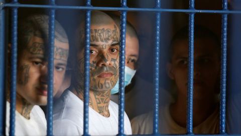 Miembros de maras presos en la c�rcel de Izalco