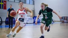 Marta Fern�ndez, durante un partido con la selecci�n espa�ola sub-20 el pasado verano.
