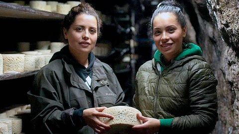 Elena y Ana Sober�n