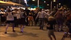 Un flashmob desata el p�nico en Platja D�Aro