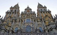 Los expertos aseguran que hay riesgo de que algunos elementos de las torres puedan caer hacia el Obradoiro.