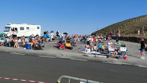 Observaci�n del eclipse en el alto de A Curuxeira (Muras), organizada por el Concello